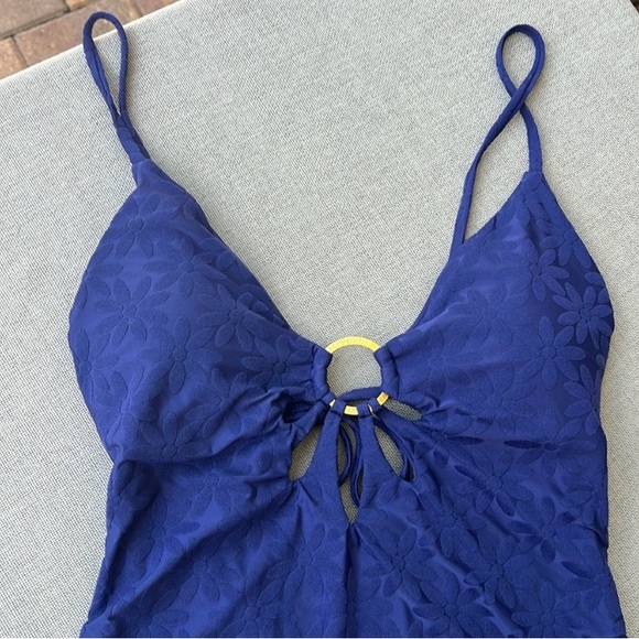 TRINA TURK JOPLIN JACQUARD PETAL CUTOUT PLUNGE ONE PIECE SWIMSUIT blue size 8 - Picture 7 of 11